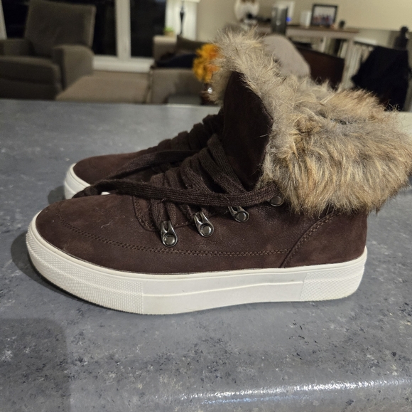Soda Fur-rimmed Sneakers - Picture 3 of 6